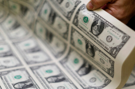 الولايات المتحدة مهددة بالتخلف عن سداد ديونها “اعتبارا من 1 حزيران”……..      ￼