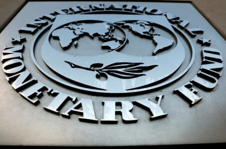 صندوق النقد يواصل لقاءاته مع ممثلي للوزارات والمؤسسات الحكومية…….      ￼