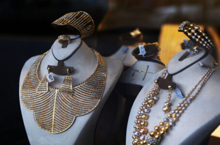 39.7 دينارا سعر غرام الذهب عيار 21 محليا…….     ￼