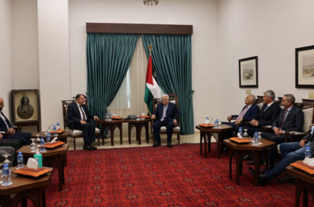 عباس: مواقف الملك أحدثت أثرا كبيرا في طريق إنصاف الشعب الفلسطيني…….     ￼
