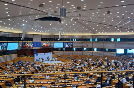 تعهدات بتقديم 9.6 مليار يورو للسوريين والدول المستضيفة للاجئين￼