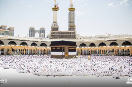 مليون ومئتا ألف مصل وحاج أدوا صلاة الجمعة في الحرمين الشريفين￼