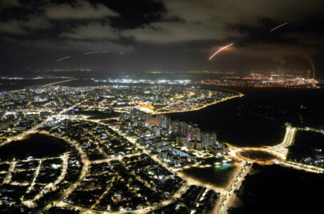 طائرات الاحتلال الإسرائيلي تشن غارات على غزة ردا على إطلاق صواريخ￼