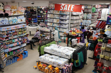 مطالبة بإنشاء مركز ردّ رسوم لجذب المغتربين على قطاع الألبسة￼