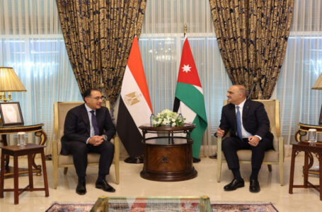 رئيس الوزراء يبحث مع نظيره المصري سبل تعزيز العلاقات بين البلدين￼