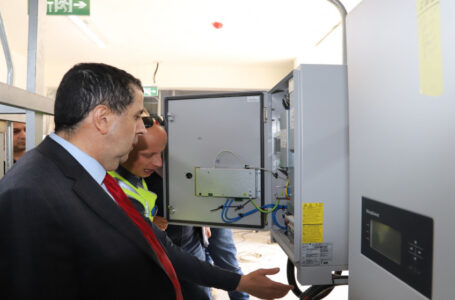 بدء تشغيل مشروع الطاقة الشمسية في البلقاء التطبيقية  ￼