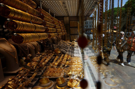 الذهب قرب أدنى مستوى في شهر وسط ترقب بيانات التضخم￼