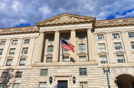 واشنطن تتهم بكين وبرلين وأوتاوا بالسماح بممارسات إغراقية للسوق الأميركي￼