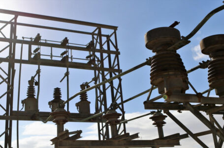 العراق يعلن جاهزيته لاستلام الكهرباء من الأردن￼