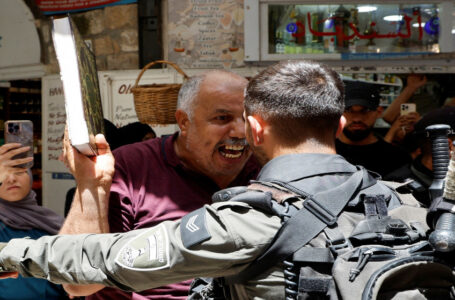 إصابة مصلين خلال توجههم للمسجد الأقصى جراء اعتداء قوات الاحتلال الإسرائيلي￼