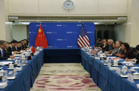 وزيرة التجارة الأميركية تبدأ زيارة للصين تستمر حتى الأربعاء￼
