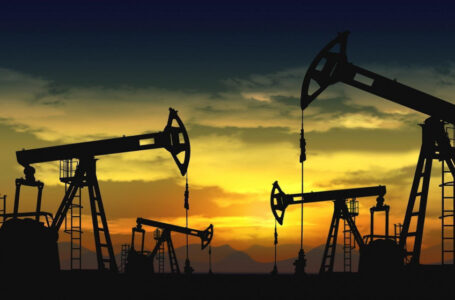 النفط يصعد مع تركيز الأسواق على شح المعروض￼