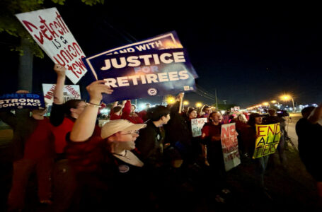 نقابة عمّال قطاع السيارات الأميركية تعتزم الإضراب عن العمل في 3 مصانع￼