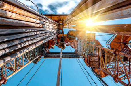 الحكومة تطرح فرصة استثمارية لاستكشاف واستخراج الصخر الزيتي