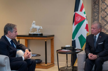 الملك يؤكد لبلينكن ضرورة فتح ممرات إنسانية عاجلة لإدخال المساعدات لغزة