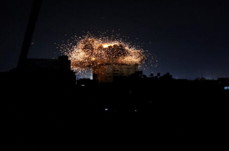 تدمير 3 أبراج سكنية وسط قطاع غزة جراء قصف إسرائيلي￼