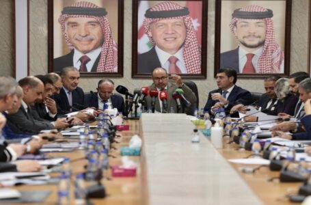 اللجنة المالية النيابية تستكمل مناقشة موازنة 2024 مع فريق الحكومة الاقتصادي￼