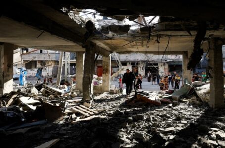 شهيدة ومصابون إثر قصف الاحتلال الإسرائيلي منزلا في رفح جنوبي غزة