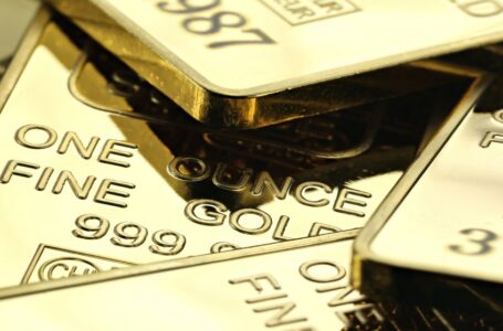 الذهب يصعد وسط توترات الشرق الأوسط وآمال خفض الفائدة الأميركية