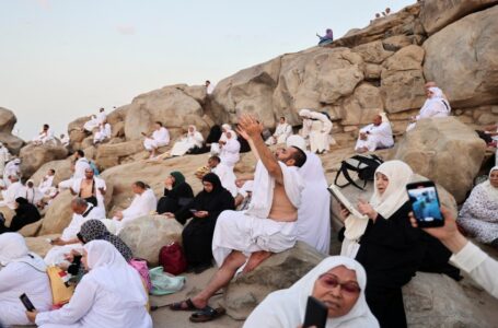 أكثر من مليوني حاج يقفون بعرفة لأداء ركن الحج الأعظم