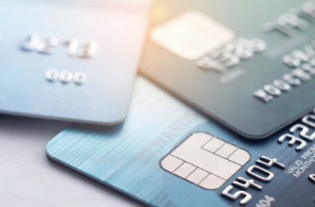 الإمارات.. بنوك إسلامية توقف استخدام البطاقات في محال السجائر
