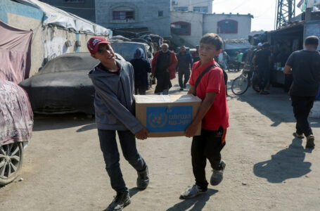 “أونروا” تدعو إلى موقف دولي “سريع” لإلغاء أو تأجيل حظر عملها في فلسطين