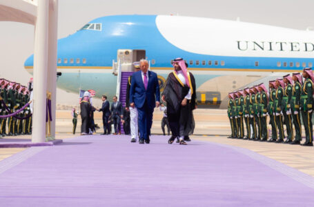ترامب يصل إلى السعودية في مستهل جولة خليجية