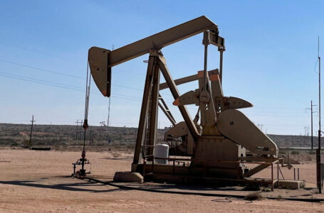 النفط يرتفع وسط مؤشرات على تعثر المحادثات النووية بين أميركا وإيران