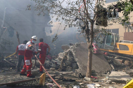 إسرائيل تعلن شنّ ضربات في طهران مع إطلاق إيران صواريخ