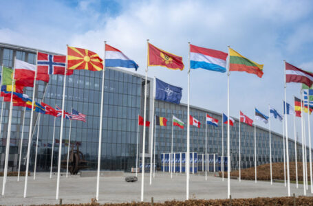 الناتو يسلّم أول حزمة دعم عسكري لأوكرانيا بتمويل هولندي وبمشاركة أميركية