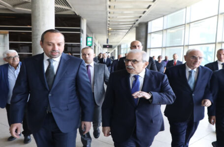 رئيس الوزراء اللبناني يصل إلى الأردن برفقة وزيري الدفاع والخارجية