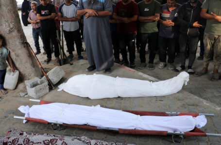 استشهاد 4 فلسطينيين من منتظري المساعدات برصاص الاحتلال في خان يونس