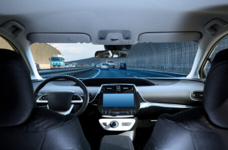 خدمات سيارات الأجرة ذاتية القيادة قريبا في سنغافورة 