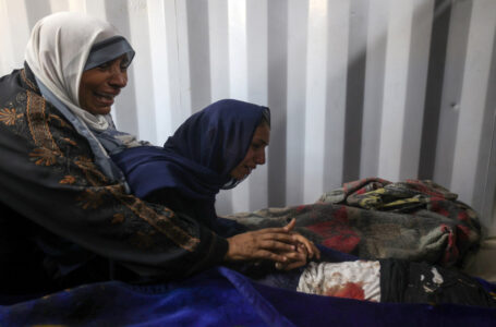 21 شهيدا بقصف الاحتلال مناطق مختلفة في قطاع غزة فجر السبت
