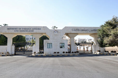 الصفدي يبحث مع نظيره البرتغالي الأوضاع بغزة بعد وقف إطلاق النار
