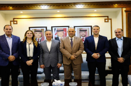 وزير الصناعة يدعو لتعزيز أطر الشراكة الاقتصادية مع الولايات المتحدة وزيادة الصادرات 