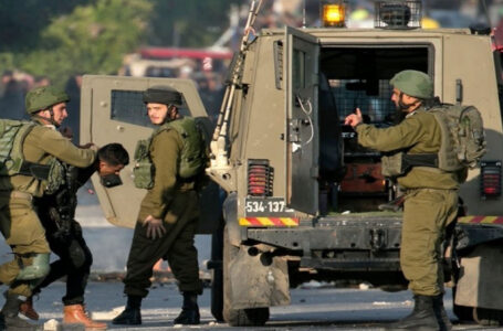 الاحتلال ينفذ حملة اعتقالات واسعة في الضفة تطال أطفالا وأسرى محررين