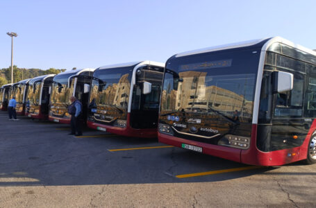 أمانة عمان تطلق المسار الأخضر بـ 15 حافلة كهربائية جديدة ضمن “الباص السريع”