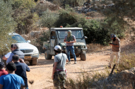 مستوطنون يضرمون النيران في أشجار زيتون جنوبي بيت لحم