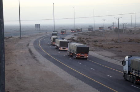 الجيش يسير 13 شاحنة محملة بـ 54,600 طرد غذائي إلى اليمن