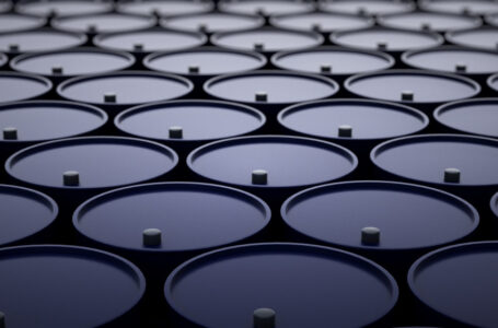 استقرار النفط مع تراجع مخاوف الإمدادات وترقب محادثات السلام الأوكرانية