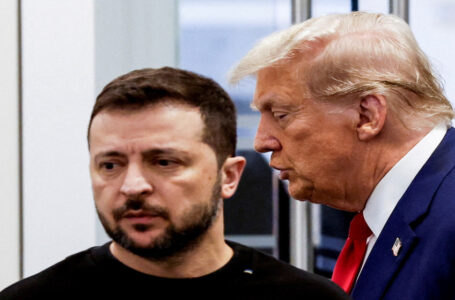 زيلينسكي يعقد محادثات حاسمة مع ترامب الأحد