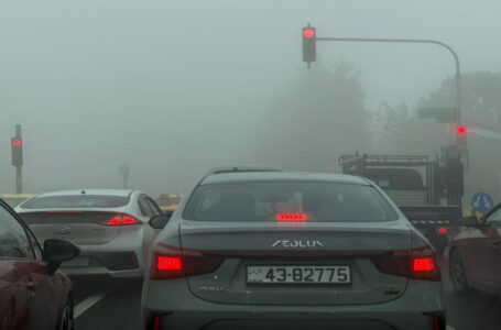 أمطار رعدية ورياح قوية وتحذيرات من الانزلاق وتدني الرؤية