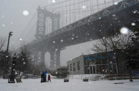 أكثر من 800 ألف مشترك بدون كهرباء في أميركا جراء عاصفة شتوية شديدة