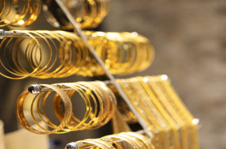 102.90 دينارا سعر غرام الذهب عيار 21 في السوق المحلية الاثنين