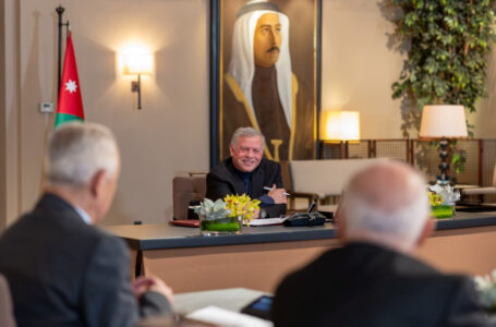 الملك يؤكد ضرورة غرس القيم الإنسانية والتطوعية في الأجيال القادمة