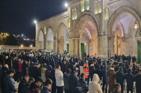 50 ألفا صلوا العشاء والتراويح في المسجد الأقصى وسط إجراءات مشددة