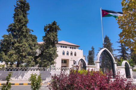 رئيس الوزراء يلتقي كتلة الميثاق النيابية ويبحث تعديلات قانون الضمان الاجتماعي