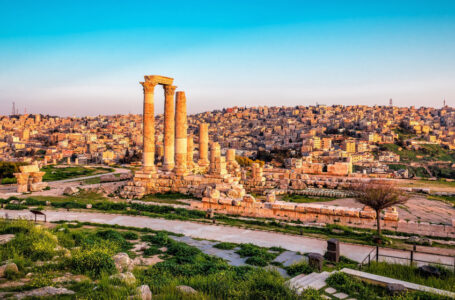 طقس صيفي معتدل الحرارة في أغلب المناطق الاثنين